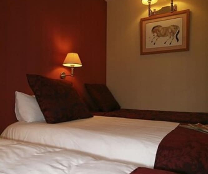 اتاق سوپریور سه تخته, Logis Nimotel Hôtel Cosy