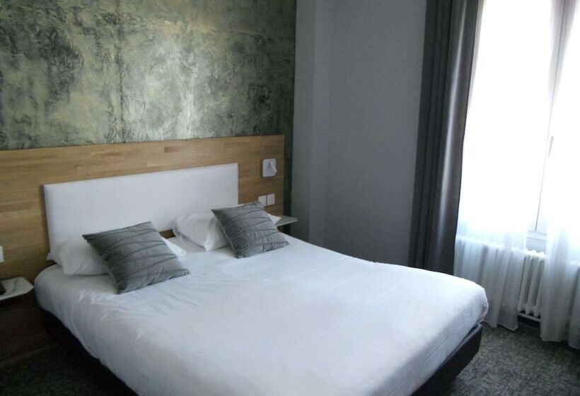 Номер Комфорт, Brit Hotel Privilège Le Royal Centre Gare