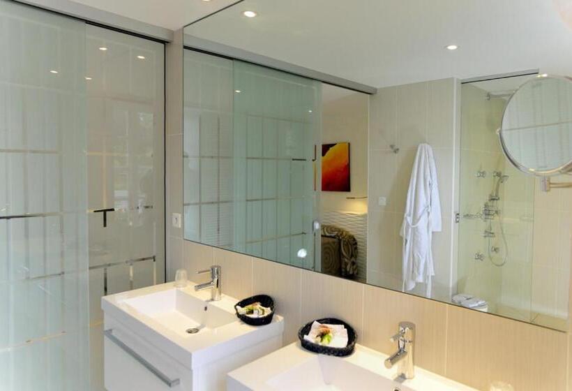 جناح جونيور, Au Relais Du Gue De Selle