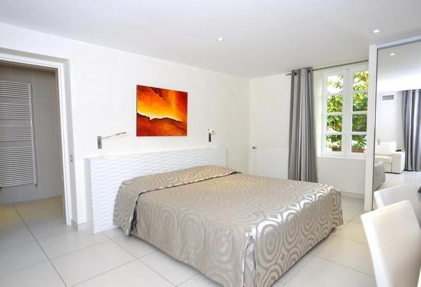 جناح جونيور, Au Relais Du Gue De Selle