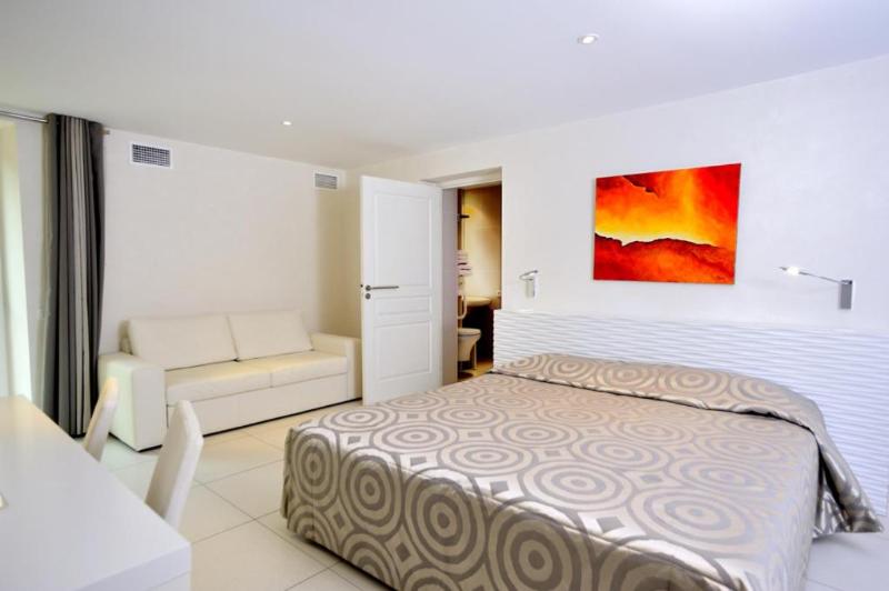 جناح جونيور, Au Relais Du Gue De Selle