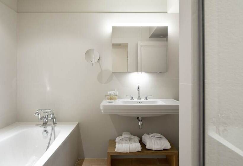 디럭스 룸, Baumanière Les Baux De Provence