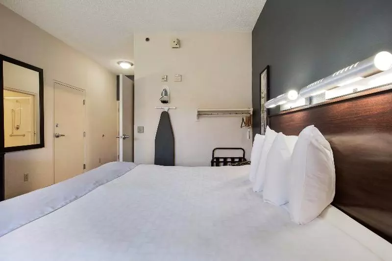 シングルデラックスルーム, Holiday Inn Suva, An Ihg