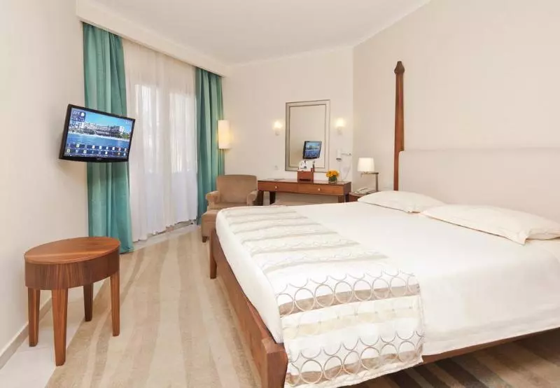 キングサイズベッドのスイートルーム, Holiday Inn Suva, An Ihg