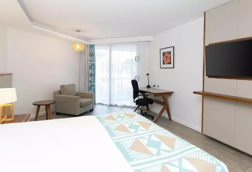 バルコニー付きスタンダードルーム, Holiday Inn Suva, An Ihg