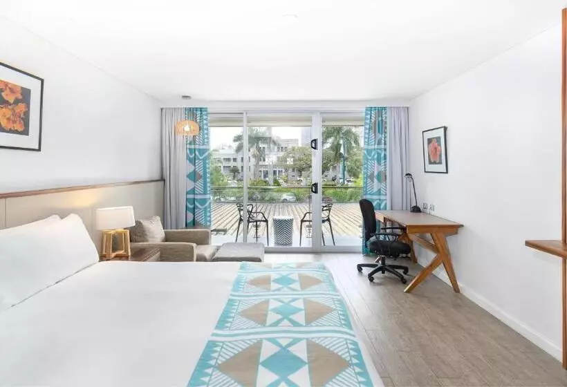 バルコニー付プレミアムルーム, Holiday Inn Suva, An Ihg