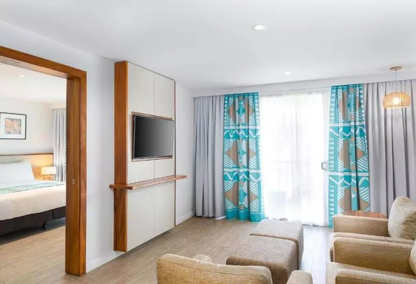 バルコニー付スイート, Holiday Inn Suva, An Ihg