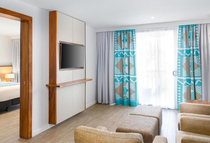 발코니가 있는 스위트, Holiday Inn Suva, An Ihg