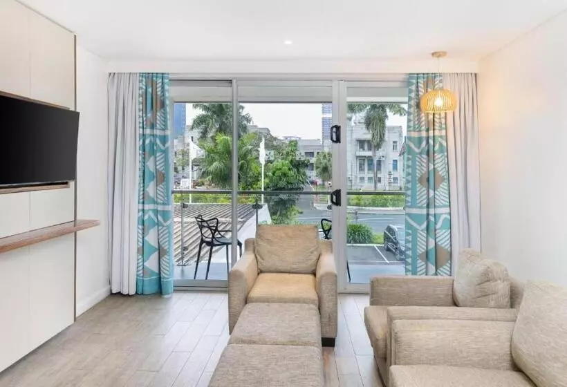 バルコニー付スイート, Holiday Inn Suva, An Ihg