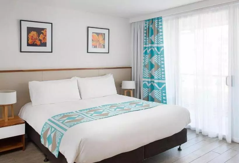 キングサイズベッドのスイートルーム, Holiday Inn Suva, An Ihg