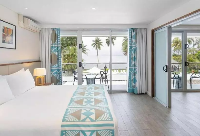 キングサイズベッドのスイートルーム, Holiday Inn Suva, An Ihg