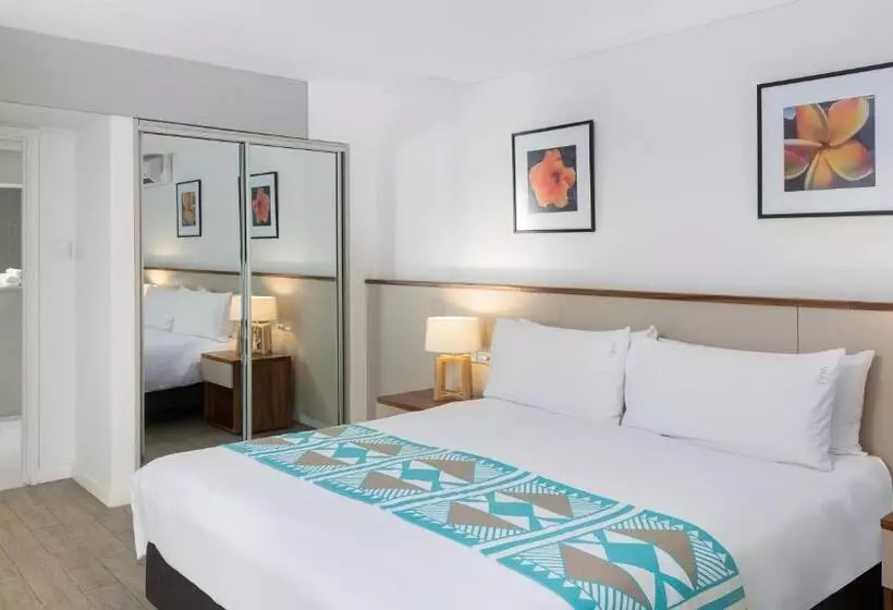 キングサイズベッドのスイートルーム, Holiday Inn Suva, An Ihg