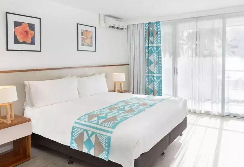 キングサイズベッドのスイートルーム, Holiday Inn Suva, An Ihg