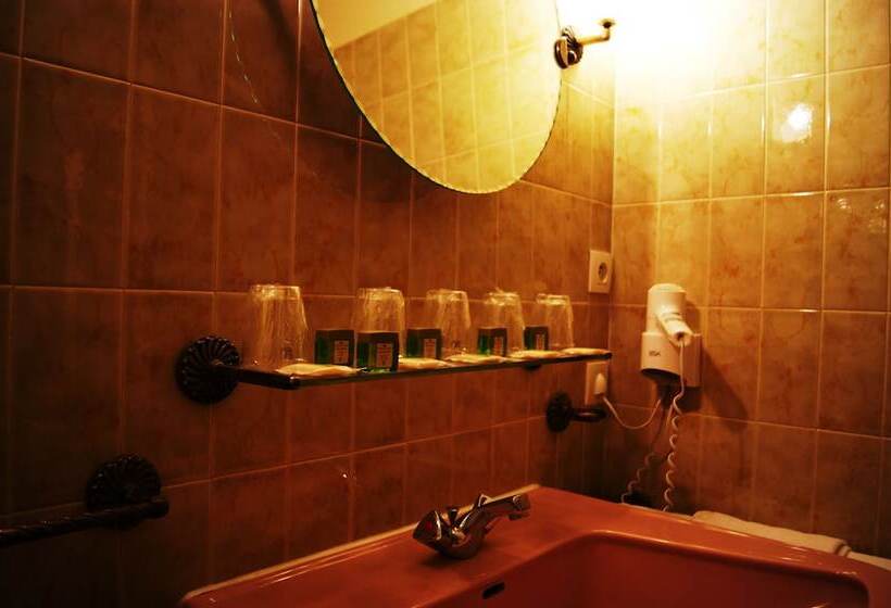 Четырехместный Номер Стандарт, Hôtel Saint Pierre