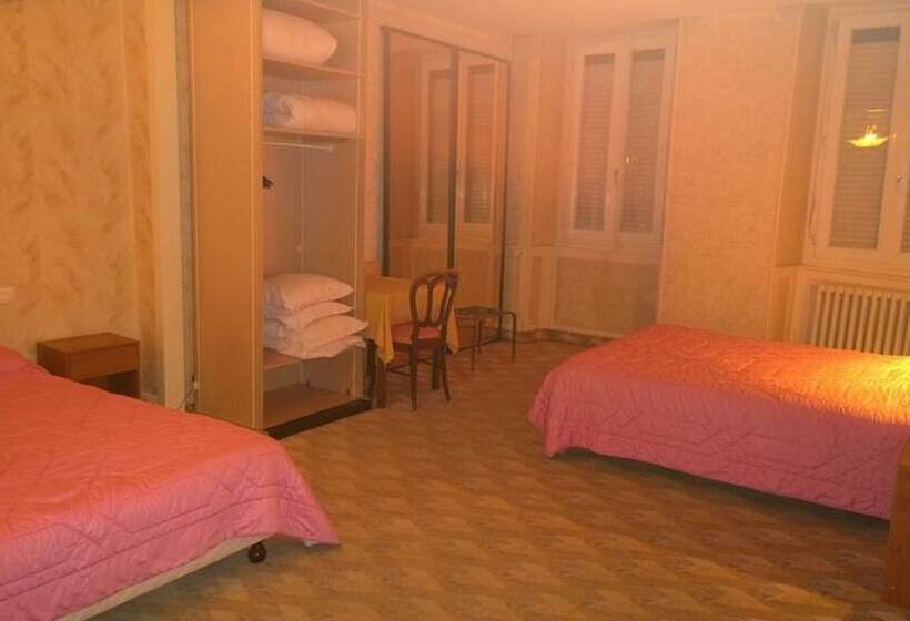 חדר סטנדרט לארבעה, Hôtel Saint Pierre