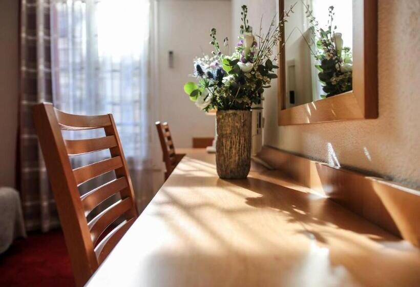 스탠다드 트리플 룸, Hôtel Restaurant Oasis