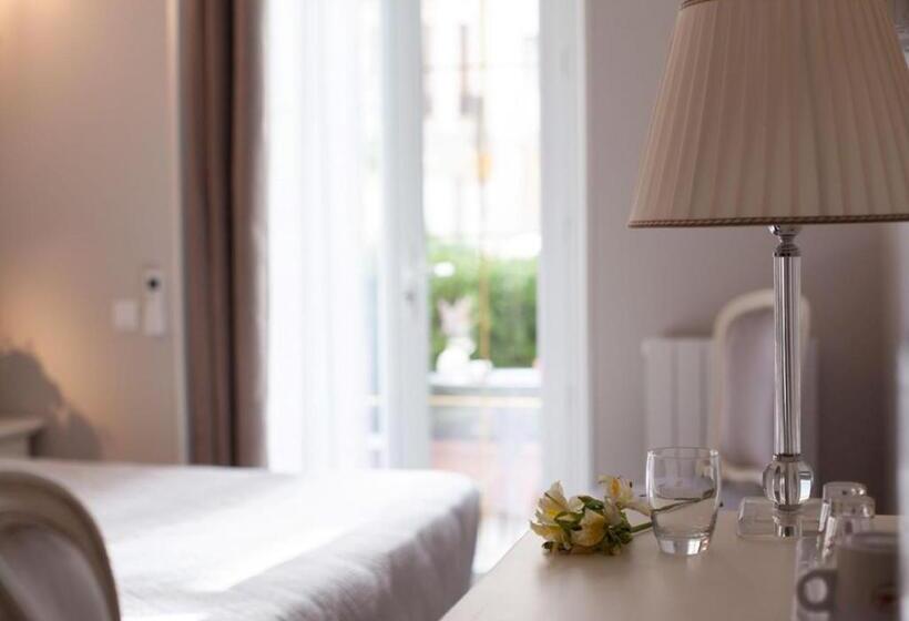 Полулюкс, Hôtel Restaurant Oasis