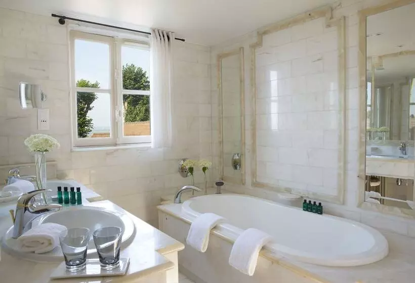 سوییت جونیور, La Ferme Saint Simeon Spa Relais & Chateaux