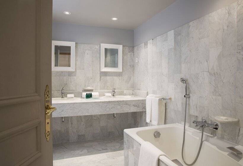 اتاق لوکس, La Ferme Saint Simeon Spa  Relais & Chateaux