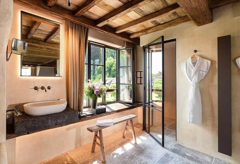 سوییت جونیور, La Ferme Saint Simeon Spa Relais & Chateaux