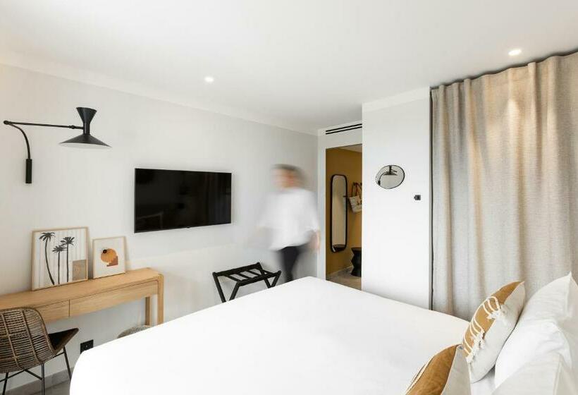 غرفة قياسية مطلّة علي البحر, Le Mirage