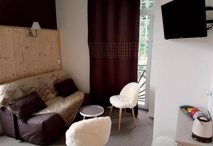 Perhesviitti, Le Pavillon