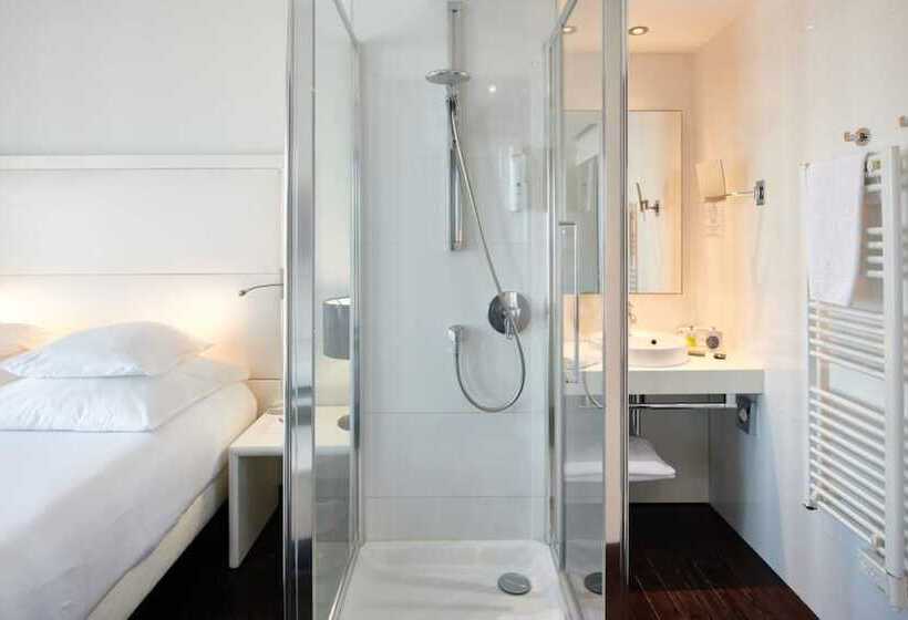 Standard Room Sea View, Le Windsor Biarritz