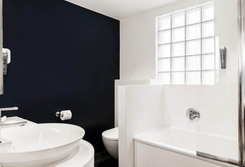 חדר משפחתי, Le Windsor Biarritz