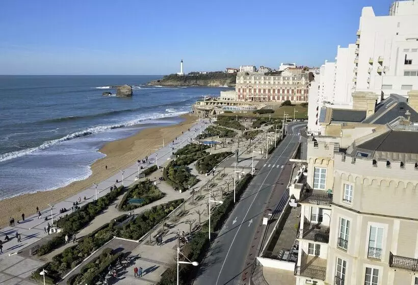 اتاق سوپریور با چشم‌انداز دریا, Le Windsor Biarritz