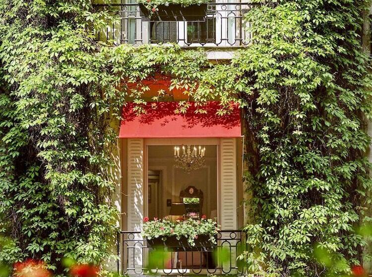 سوییت جونیور, Plaza Athenee  Dorchester Collection