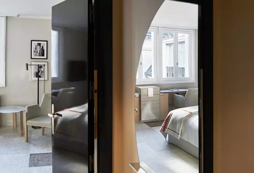 デラックスルーム, Plaza Athenee  Dorchester Collection