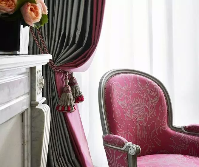 デラックスルーム, Plaza Athenee  Dorchester Collection
