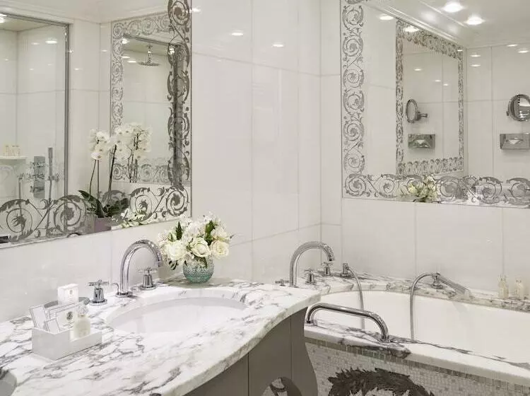 スーペリアールーム, Plaza Athenee  Dorchester Collection