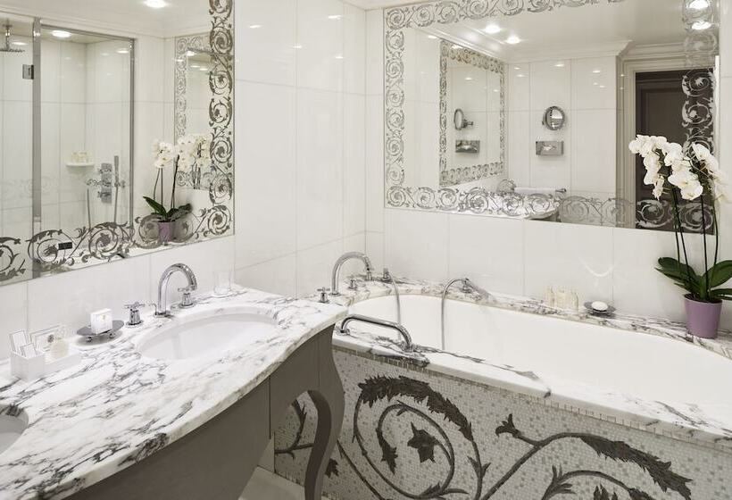 اتاق سوپریور, Plaza Athenee Dorchester Collection