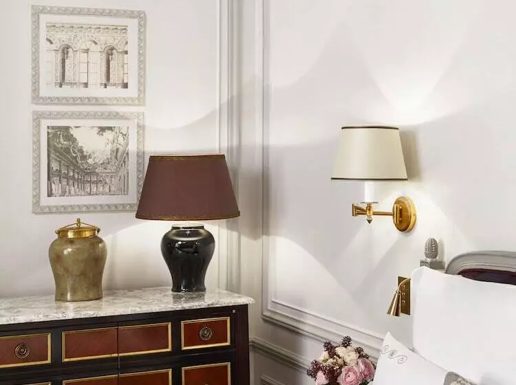 スーペリアールーム, Plaza Athenee  Dorchester Collection
