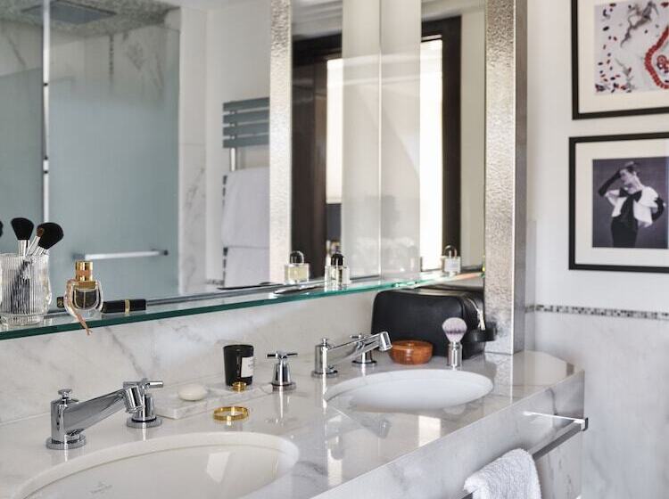 سوییت لوکس, Plaza Athenee  Dorchester Collection