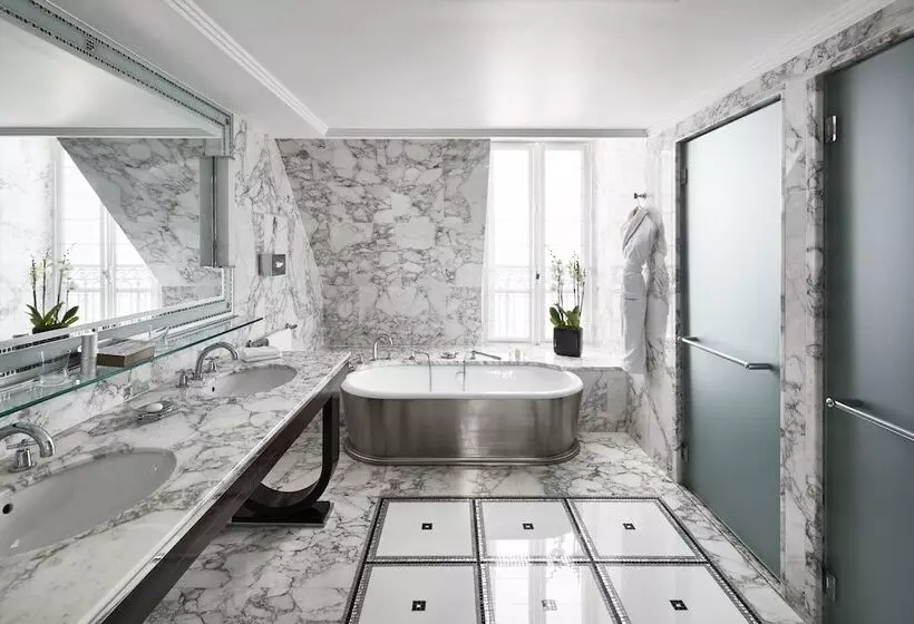 スーペリアースイート, Plaza Athenee  Dorchester Collection