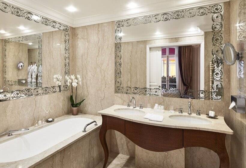 سوییت جونیور لوکس, Plaza Athenee Dorchester Collection