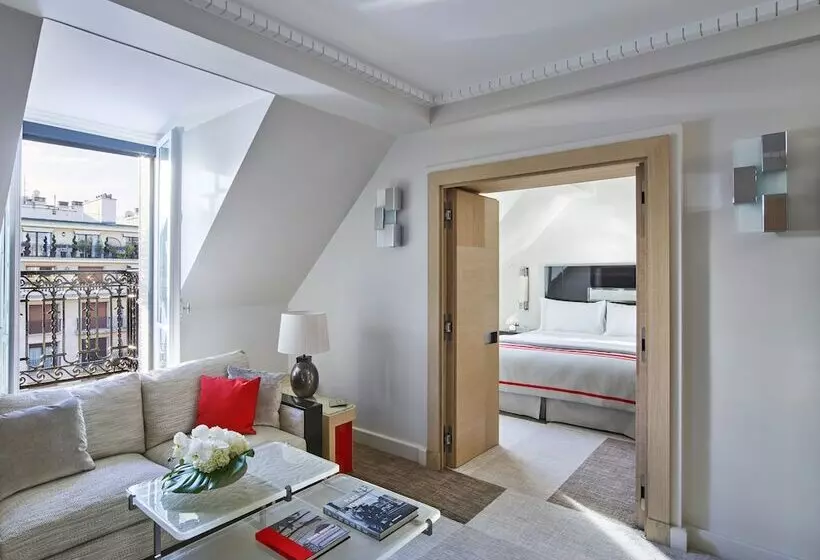 デラックスジュニアスイート, Plaza Athenee  Dorchester Collection
