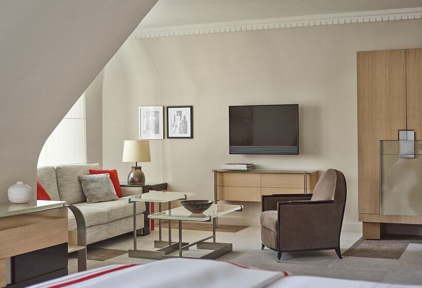 سوییت جونیور لوکس, Plaza Athenee  Dorchester Collection
