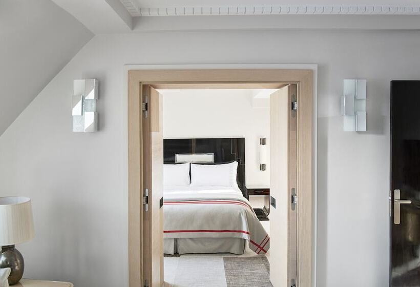 سوییت جونیور لوکس, Plaza Athenee Dorchester Collection