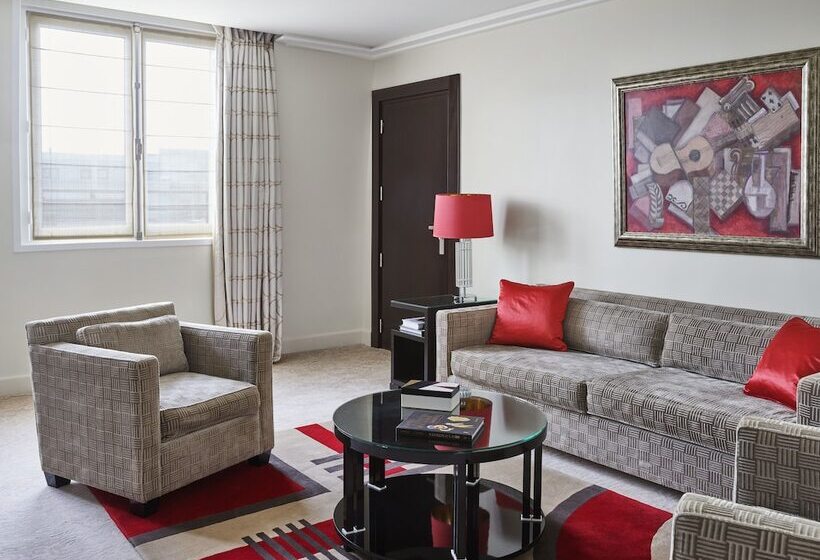 سوئیت جونیور پرستیژ, Plaza Athenee Dorchester Collection