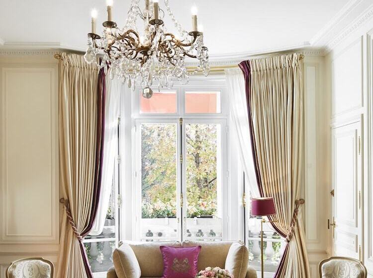 سوئیت جونیور با چشمانداز, Plaza Athenee Dorchester Collection