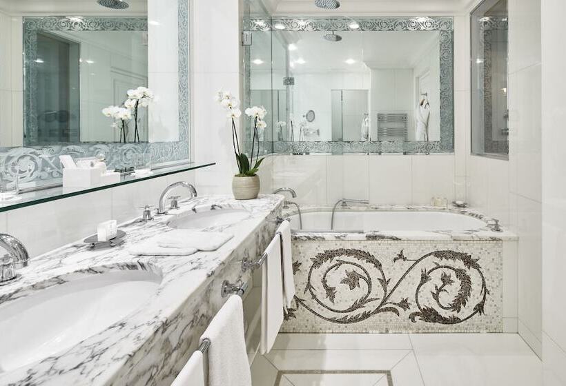 اتاق لوکس با چشمانداز, Plaza Athenee Dorchester Collection