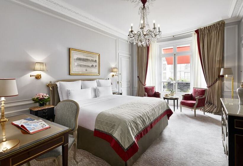 اتاق لوکس با چشم‌انداز, Plaza Athenee  Dorchester Collection