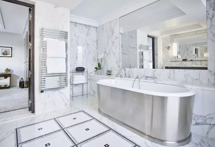 سوییت دوبلکس, Plaza Athenee  Dorchester Collection