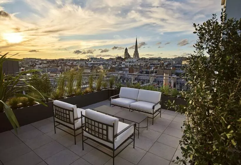 سوییت دوبلکس, Plaza Athenee  Dorchester Collection