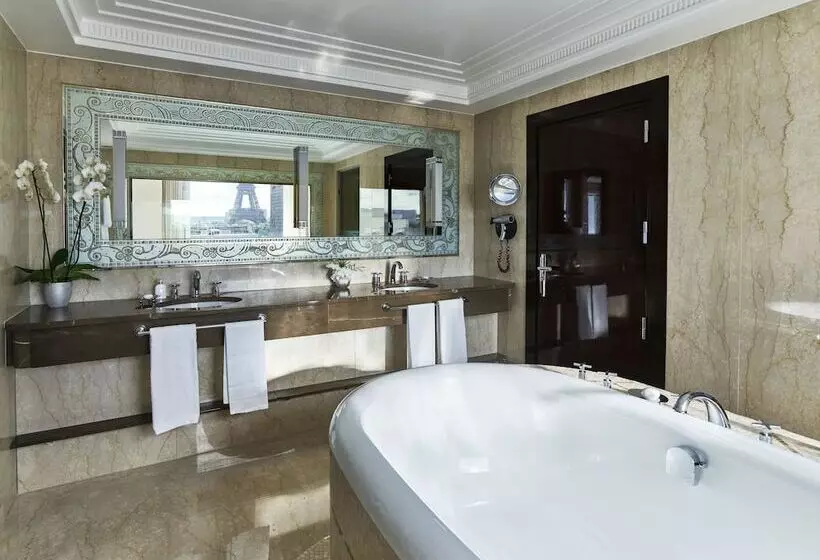 سوییت, Plaza Athenee  Dorchester Collection
