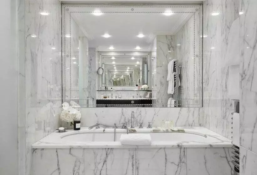 سوییت, Plaza Athenee  Dorchester Collection