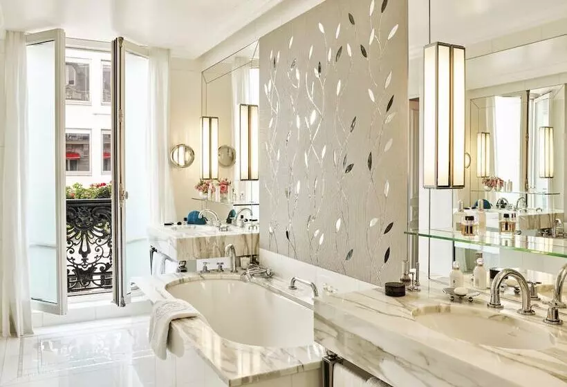 سوییت, Plaza Athenee  Dorchester Collection